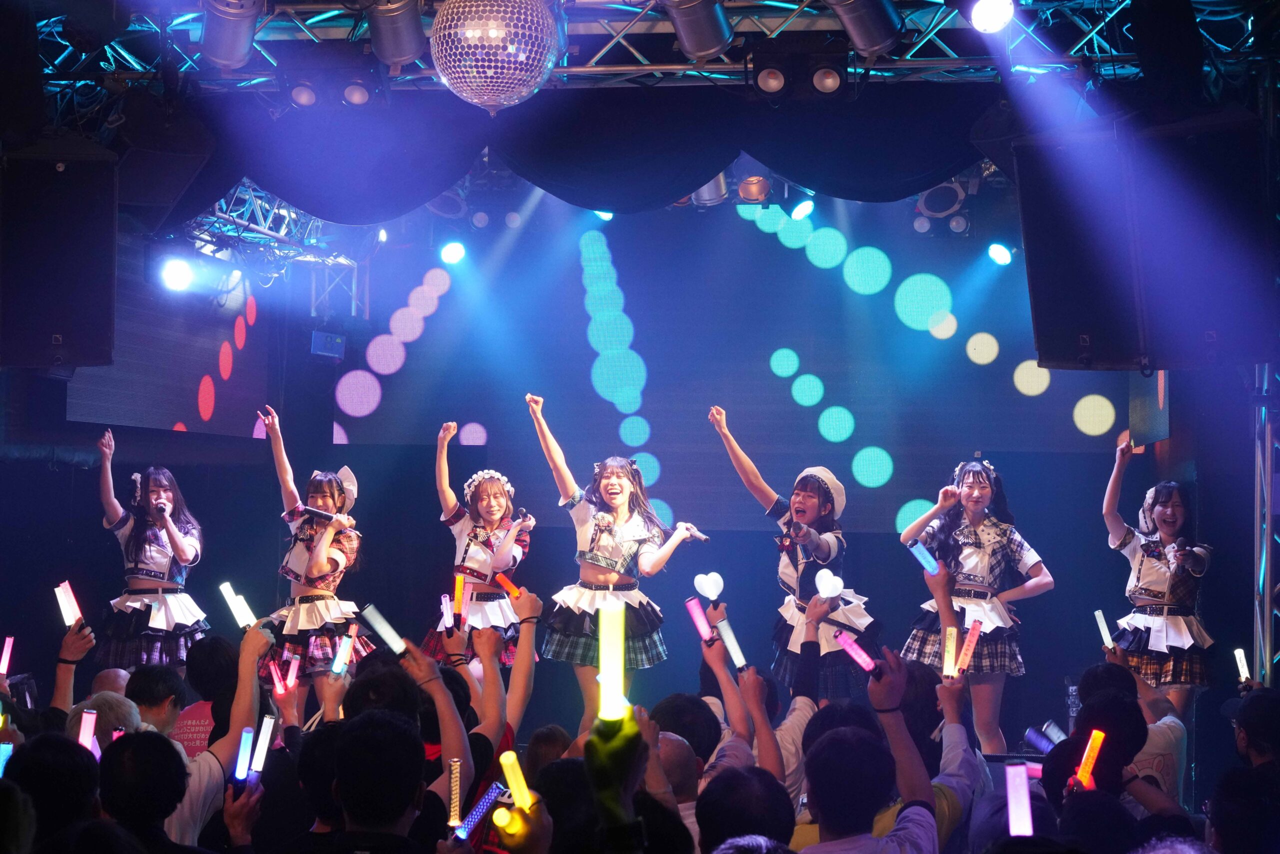 READY TO KISSが「東名阪無料ワンマンツアー」のファイナル公演で見せた、”未完成の危うい魅力”。：READY TO KISS